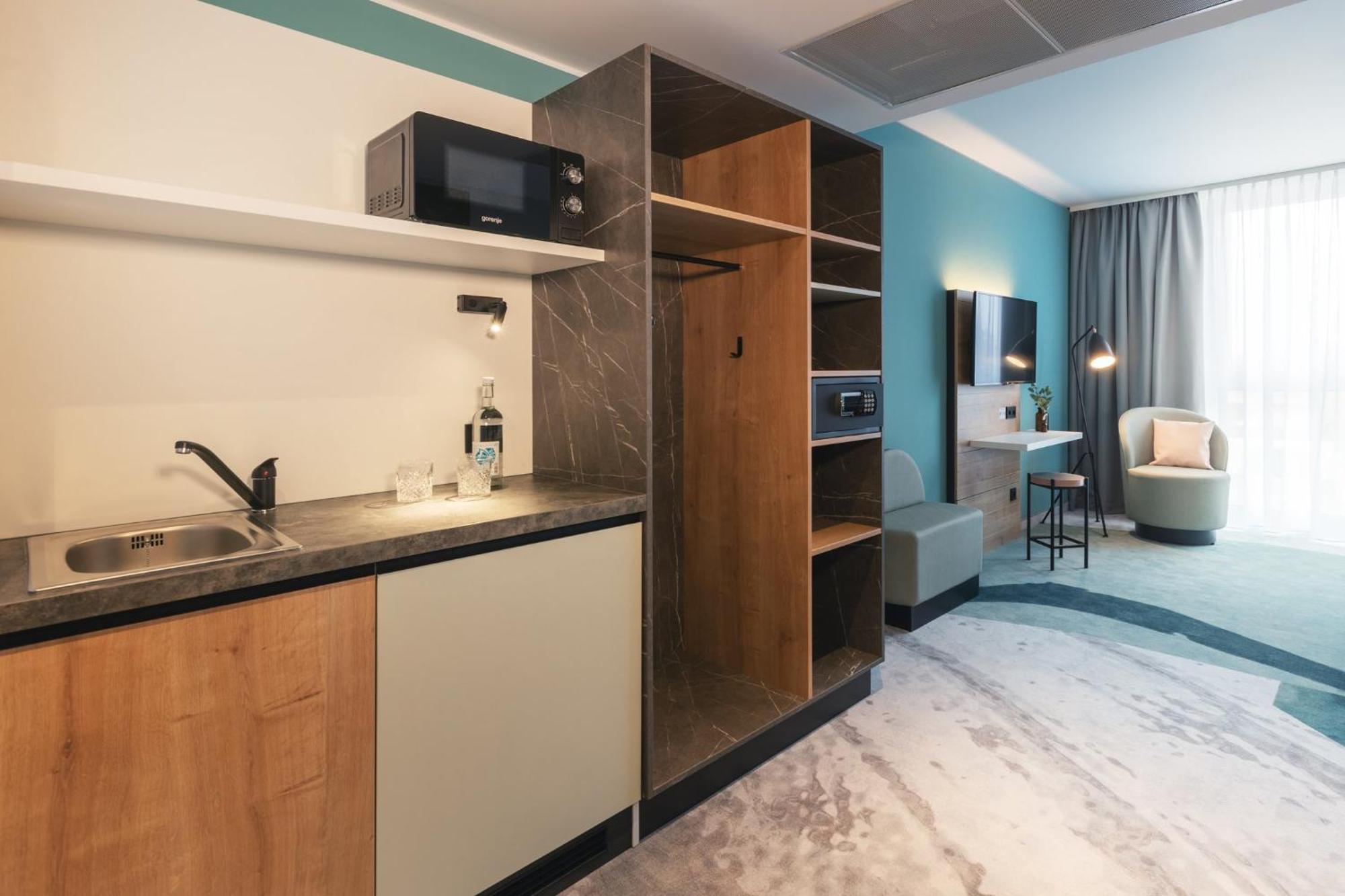 - The Niu, Cure By Ihg Hotel 3*