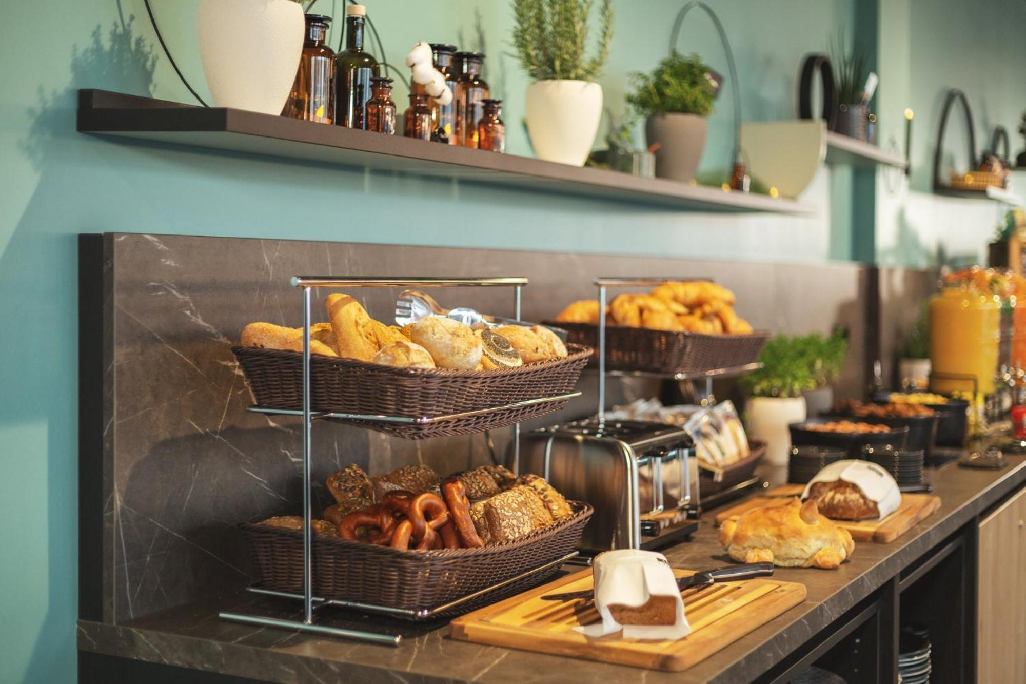 - The Niu, Cure By Ihg Hotel 3*